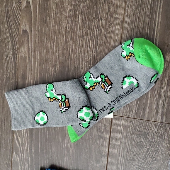 8 pairs of socks - Brand New - Super Mario, Play Station, Mega Man & Marvel - Picture 3 of 9